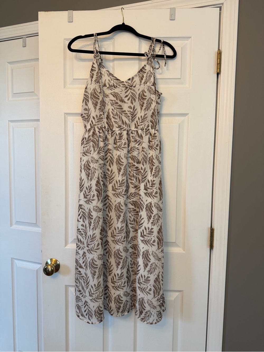 Gilli White and Brown Leaf-Print Maxi Dress